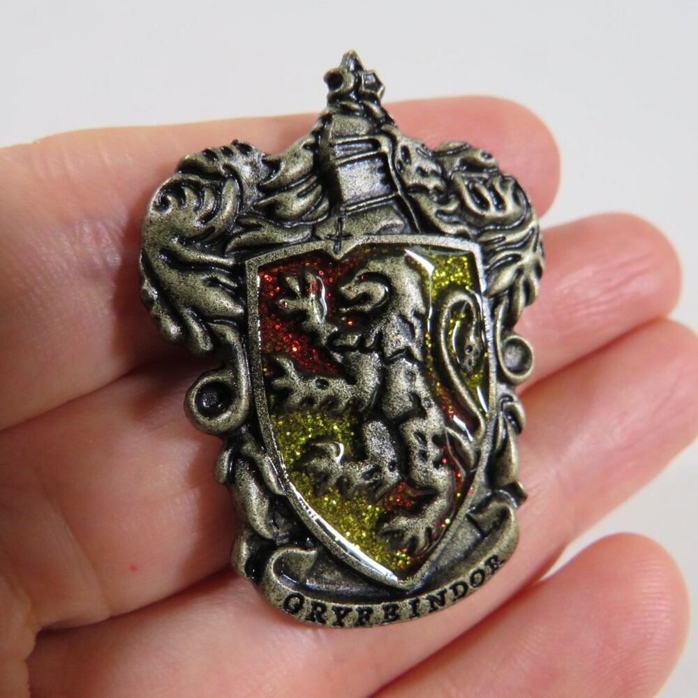 Harry Potter Metal Lapel Pin RED YELLOW from Universal Orlando